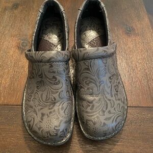 Women’s mule shoes
